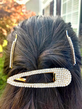 Load image into Gallery viewer, Beautiful Pearl and Gold Hair Clips
